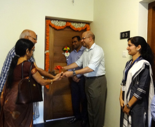 Crescent Iris has been completed before schedule & the keys of apartment A 3 being handed over to Mr.Narayanan & family by our Managing Partner Haseeb Ahamed.